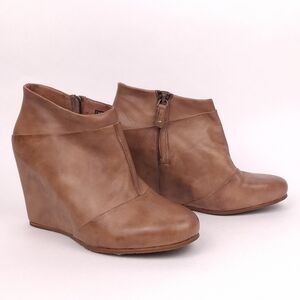Ugg Carmine Wedge Ankle Booties Chestnut minimalist cozy 2010s leather brown tan